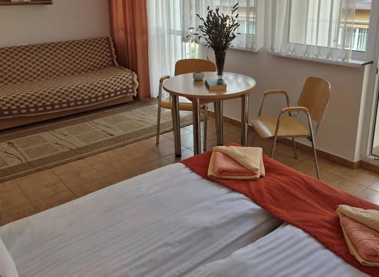 Pokój rodzinny 2+1 posiada dodatkowo rozkładaną sofę