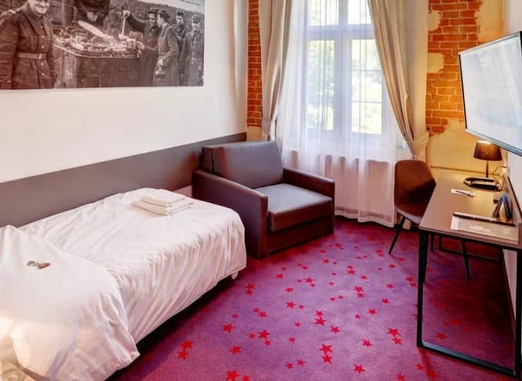 Dostępne są pokoje 1 i 2-osobowe oraz apartamenty