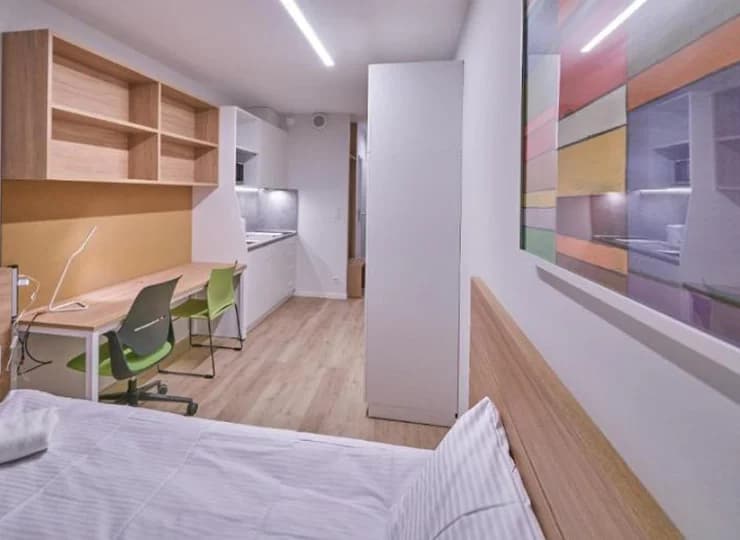 Pokój klasy economy nie posiada telewizora