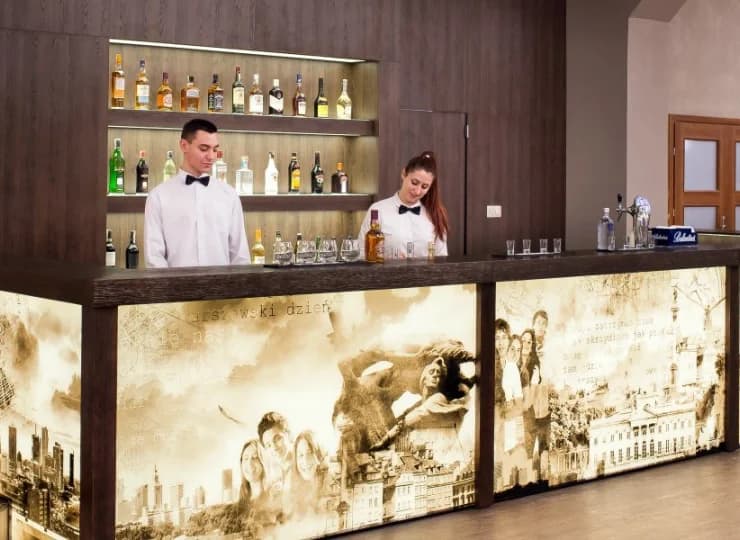 W obiekcie działają aż 3 bary z deserami, kawą i drinkami