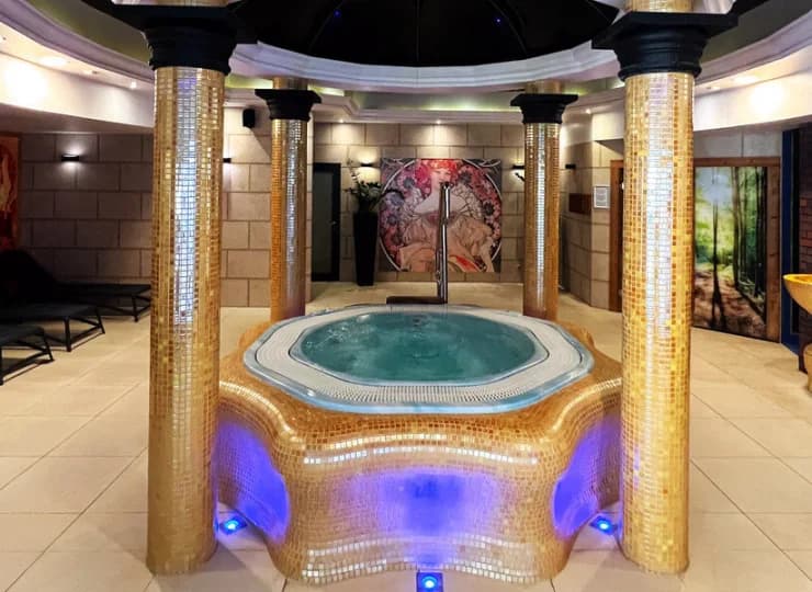 Z wyjątkowego seansu skorzystasz w jacuzzi pod gwieździstym niebem
