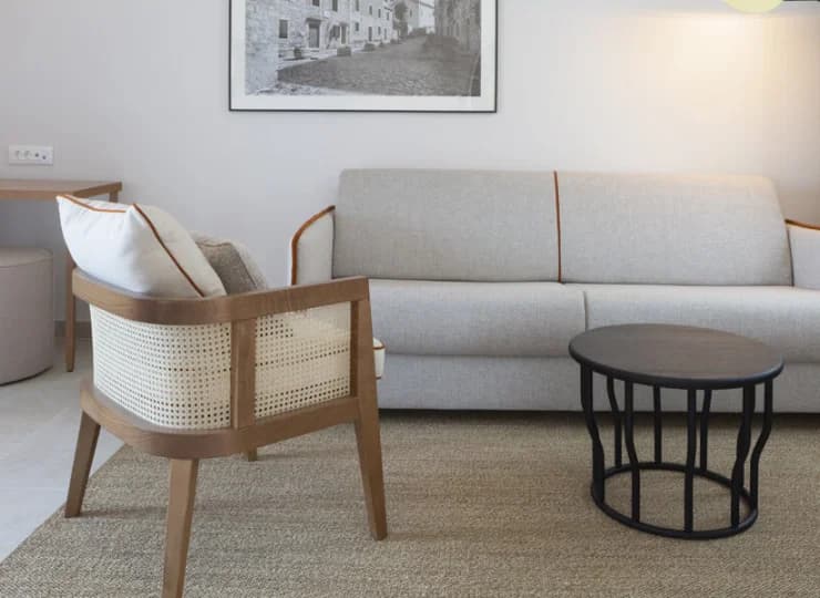 W drugim z pomieszczeń jest rozkładana sofa dla 2 dzieci
