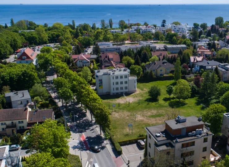 Trzygwiazdkowy hotel Willa Lubicz jest położony w willowej części Gdyni