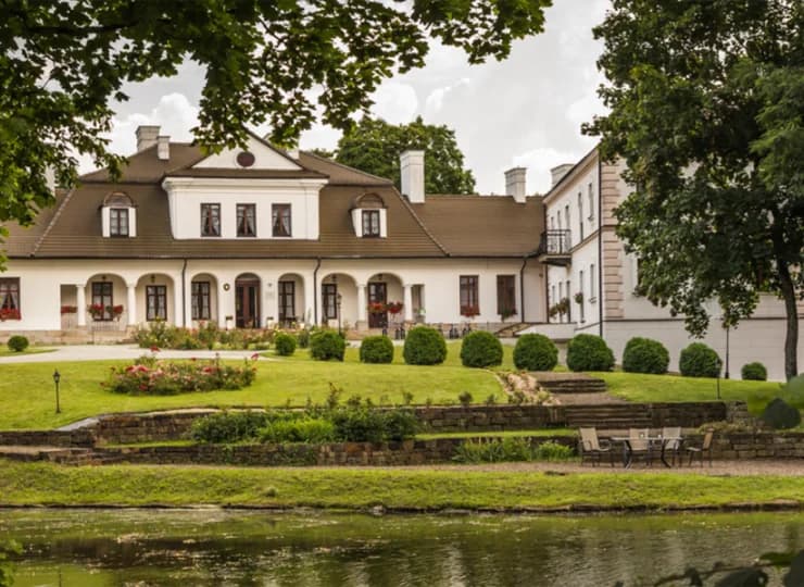 Dwór Kombornia to butikowy hotel SPA urządzony w ziemiańskiej siedzibie