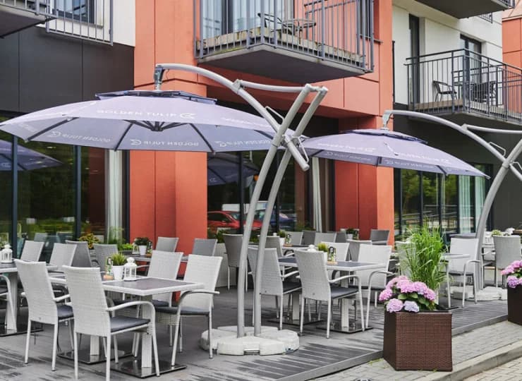 W letnich miesiącach hotel dysponuje zewnętrznym tarasem