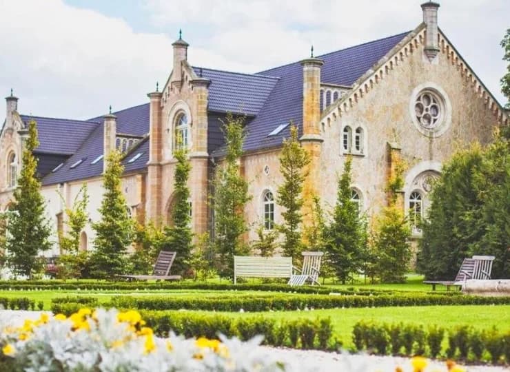 To przepiękny, odrestaurowany barokowy pałac