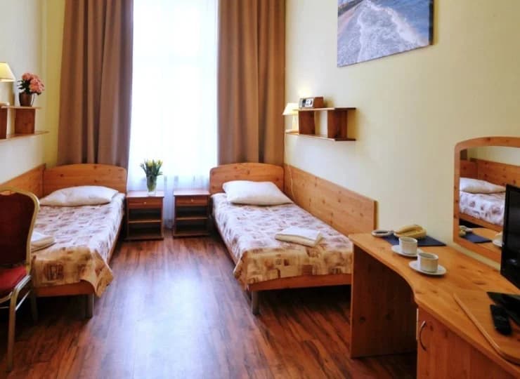 W obiekcie są dostępne pokoje 2 i 3-osobowe