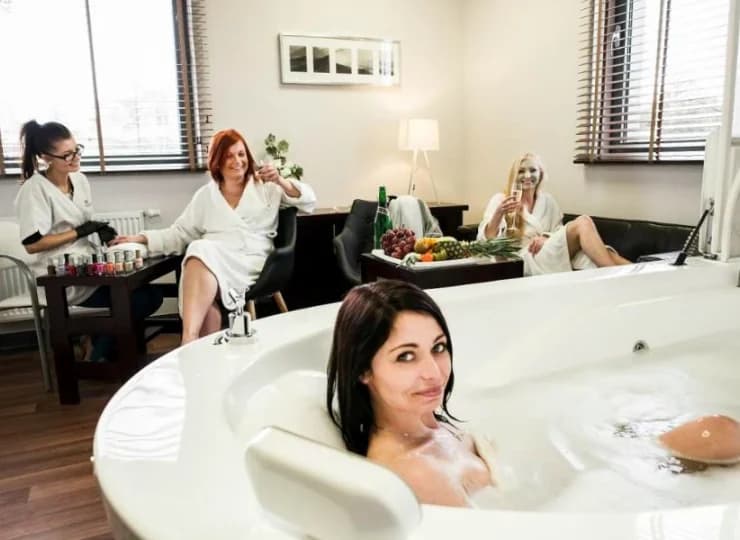 Hotelowe SPA oferuje szeroki wachlarz usług pielęgnacyjnych
