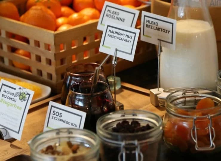 Posiłki są przygotowywane ze świeżych i dobrej jakości produktów
