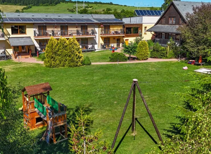 Sojka Resort oferuje gościom wiele zielonej przestrzeni