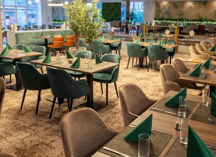 W hotelu mieści się elegancka restauracja