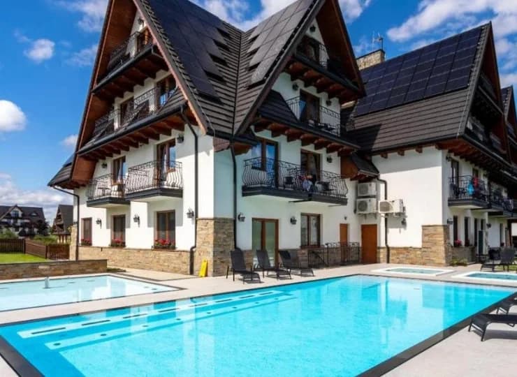 Hotel Bystra oferuje w sezonie letnim basen zewnętrzny