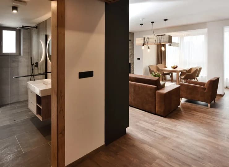 W apartamencie mieści się nowoczesna łazienka