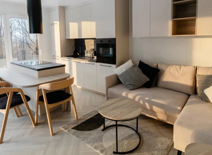 Aspen Prime House to wygodny domek z dużymi przeszkleniami