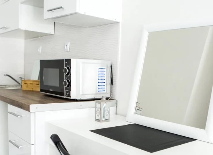 W niektórych apartamentach znajduje się także kuchenka mikrofalowa