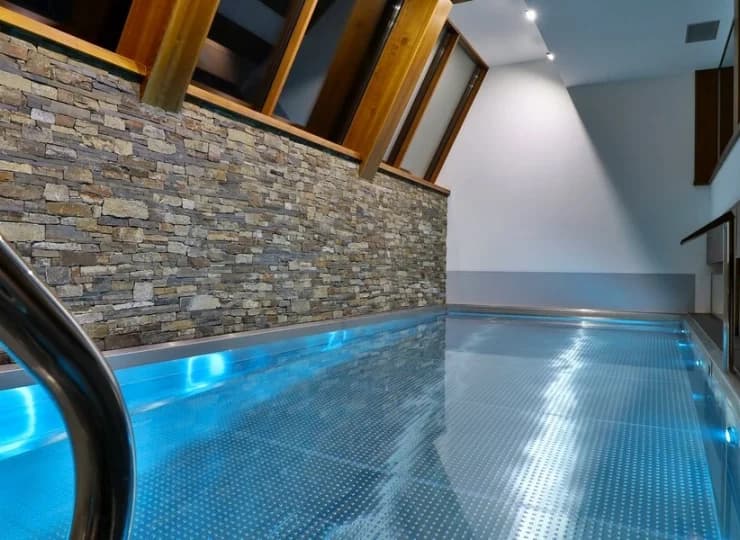 Hotel Bystra posiada basen, idealny na wodny relaks przez cały rok