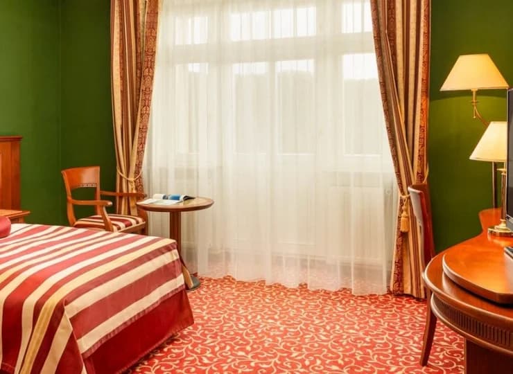 Pokoje są urządzone w prawdziwie królewskim stylu