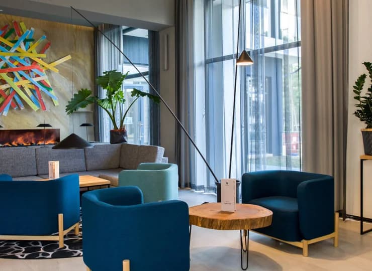 Wnętrza lobby baru są przytulne i stylowe - podobnie jak całego hotelu
