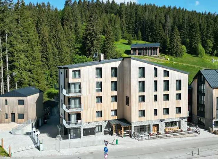 Hotel Zeleny Potok znajduje się w zachodniej części miejscowości
