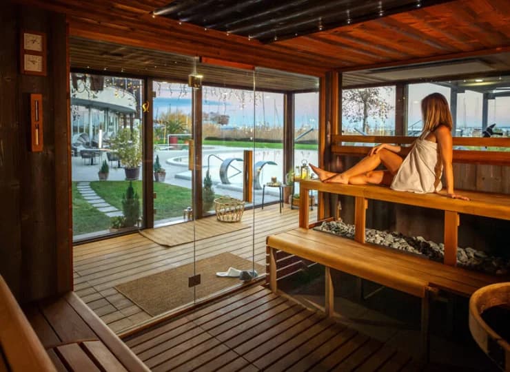 Hotel Golden Lake Resort**** dysponuje strefą wellness oraz SPA