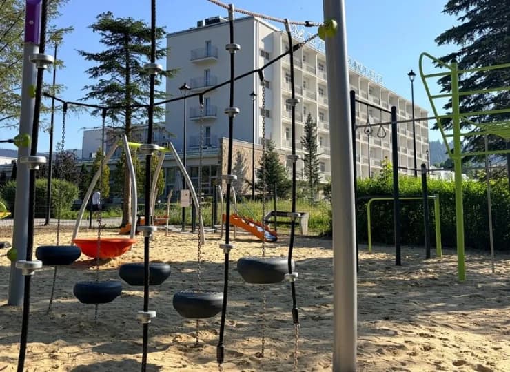 A także zewnętrzny plac zabaw