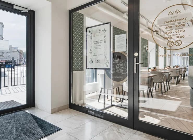Na parterze mieści się świetne Bistro Lulu