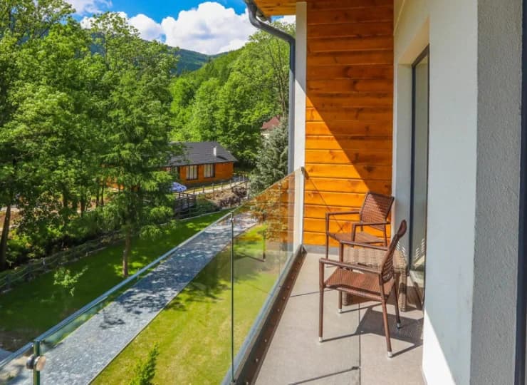 Większość pokoi posiada balkon
