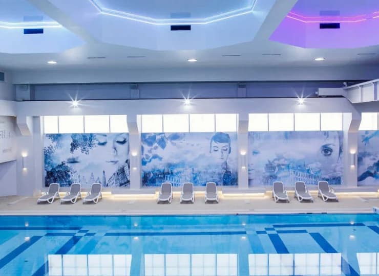 Kompleks basenowy Citi Hotel’s Warszawa-Falenty zawiera basen i sauny