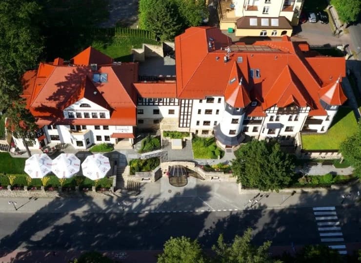 Hotel jest doskonale zlokalizowany - tuż obok Parku Zdrojowego