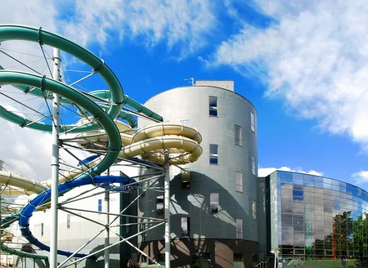 Wystarczy kwadrans spacerem, by dojść do słynnego Aquaparku w Druskiennikach