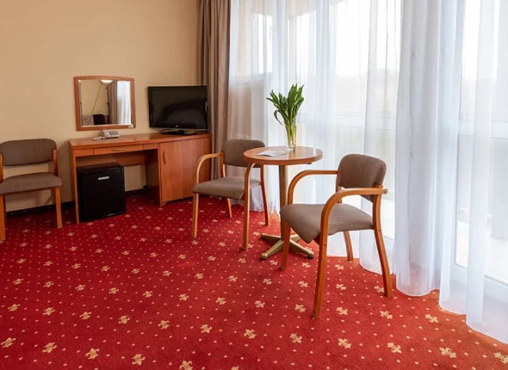 Wiele pokoi ma również wyjście na balkon