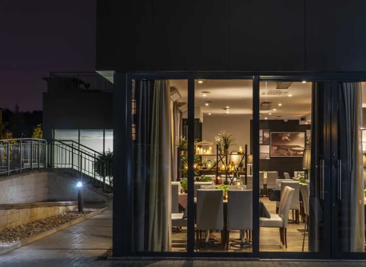 Uzupełnieniem kulinarnej oferty jest bar w lobby