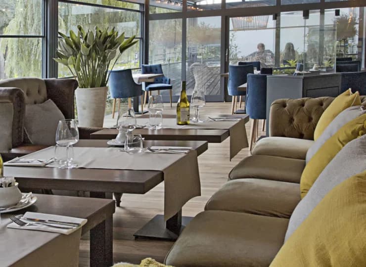 Tutejsza restauracja jest czynna w sezonie letnim