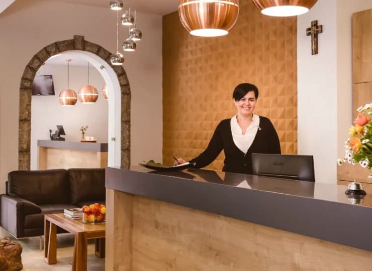 Recepcja hotelu jest czynna przez całą dobę