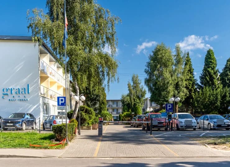 Graal SPA ma niestrzeżony parking na 45 samochodów