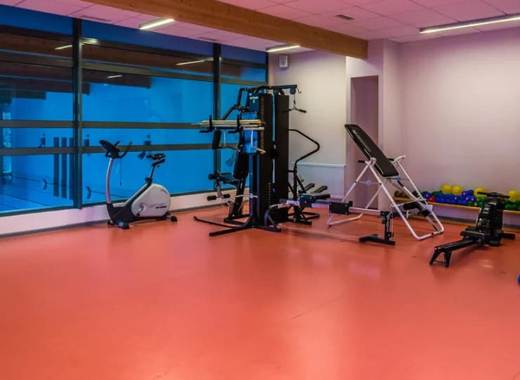 W hotelu mieści się sala fitness z mini siłownią