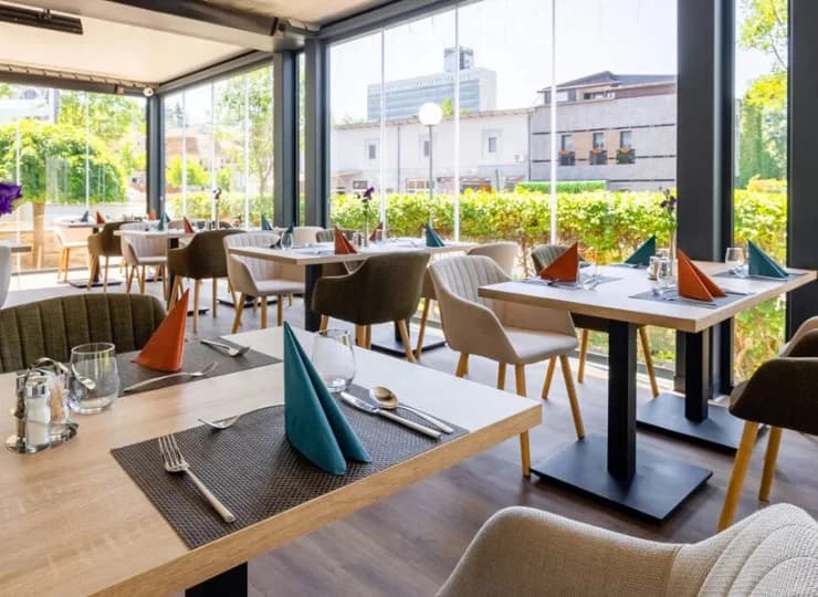 Restauracja ma efektowne przeszklenia
