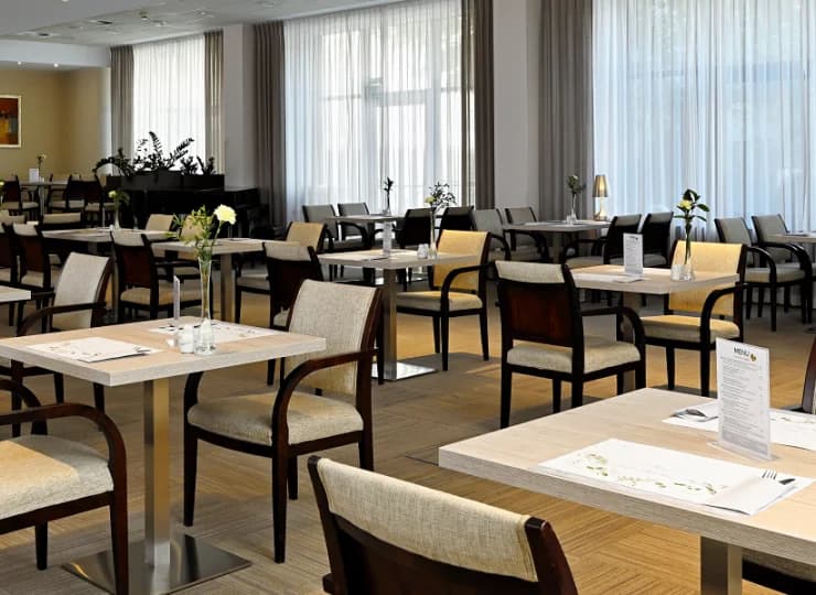 W restauracji serwowane są śniadania w formie bufetu