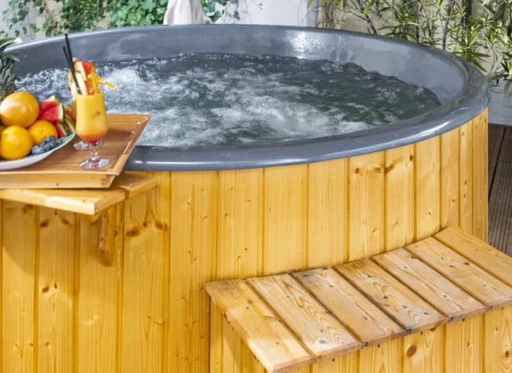 Do dyspozycji jest ziołowa sauna, jacuzzi, sala fitness, grota solna