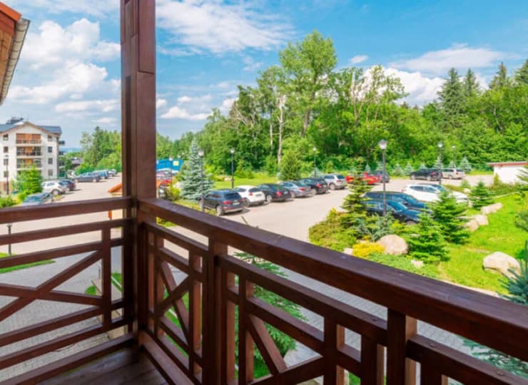 Każdy apartament ma własny balkon lub taras
