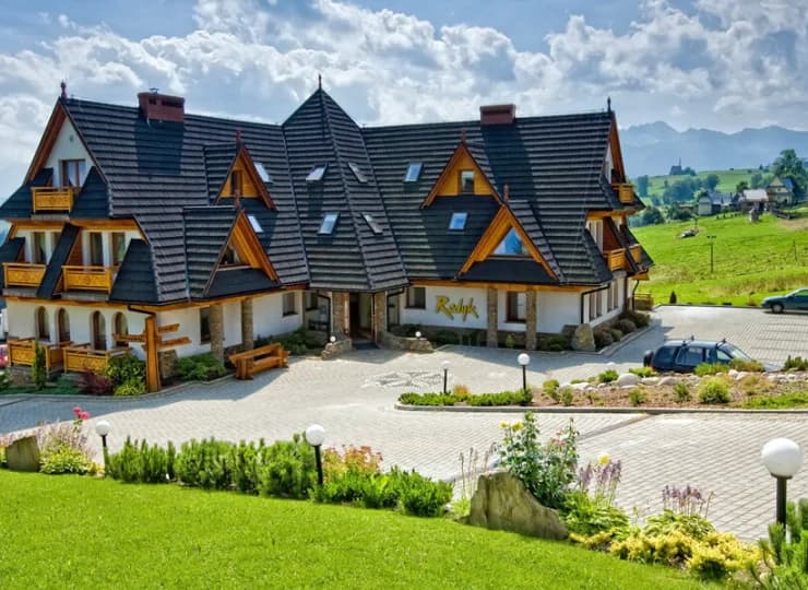 Z ośrodka Redyk podziwiać można panoramę Tatr polskich i słowackich