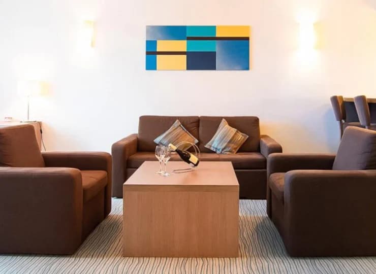 Hotel oferuje komfortowe apartamenty o powierzchni co najmniej 50 m2