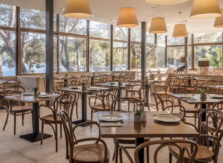 Śniadania, lunche i kolacje są organizowane w formie bufetu