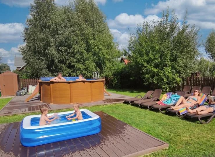 Wspaniały ogród zachęca do relaksu i wypoczynku
