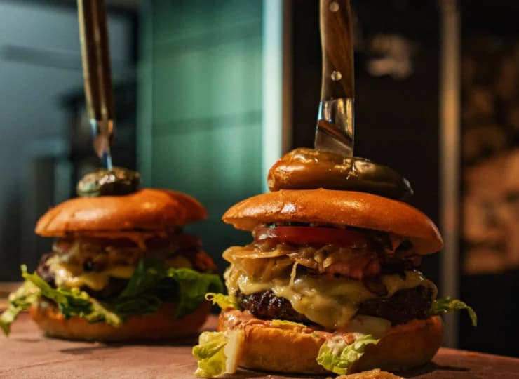 Smakosze burgerów na pewno znajdą tu coś dla siebie