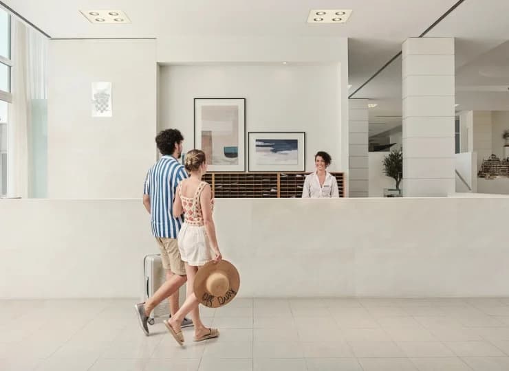 Hotelowa recepcja czynna jest przez całą dobę