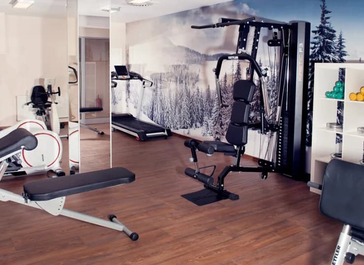 Aktywni goście mogą korzystać z siłowni i centrum fitness