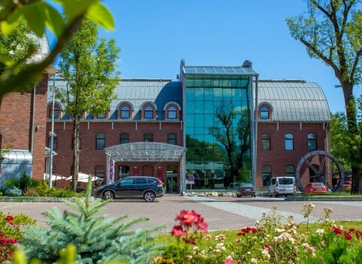 Młyn Jacka Hotel & SPA jest zlokalizowany wśród zieleni