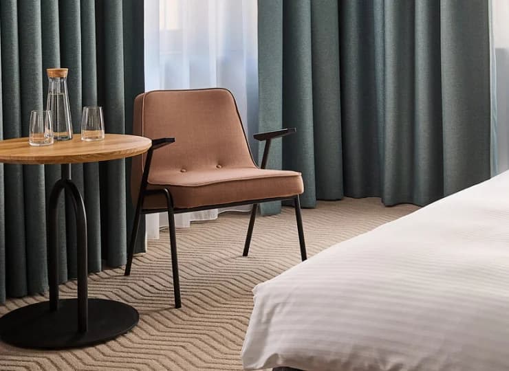 Każdy pokój jest klimatyzowany i starannie wyposażony