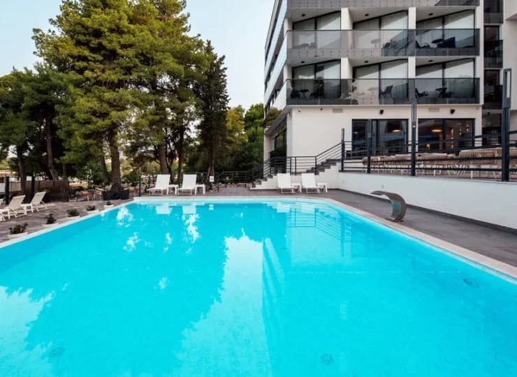 SeeSea to hotel z basenem przy plaży